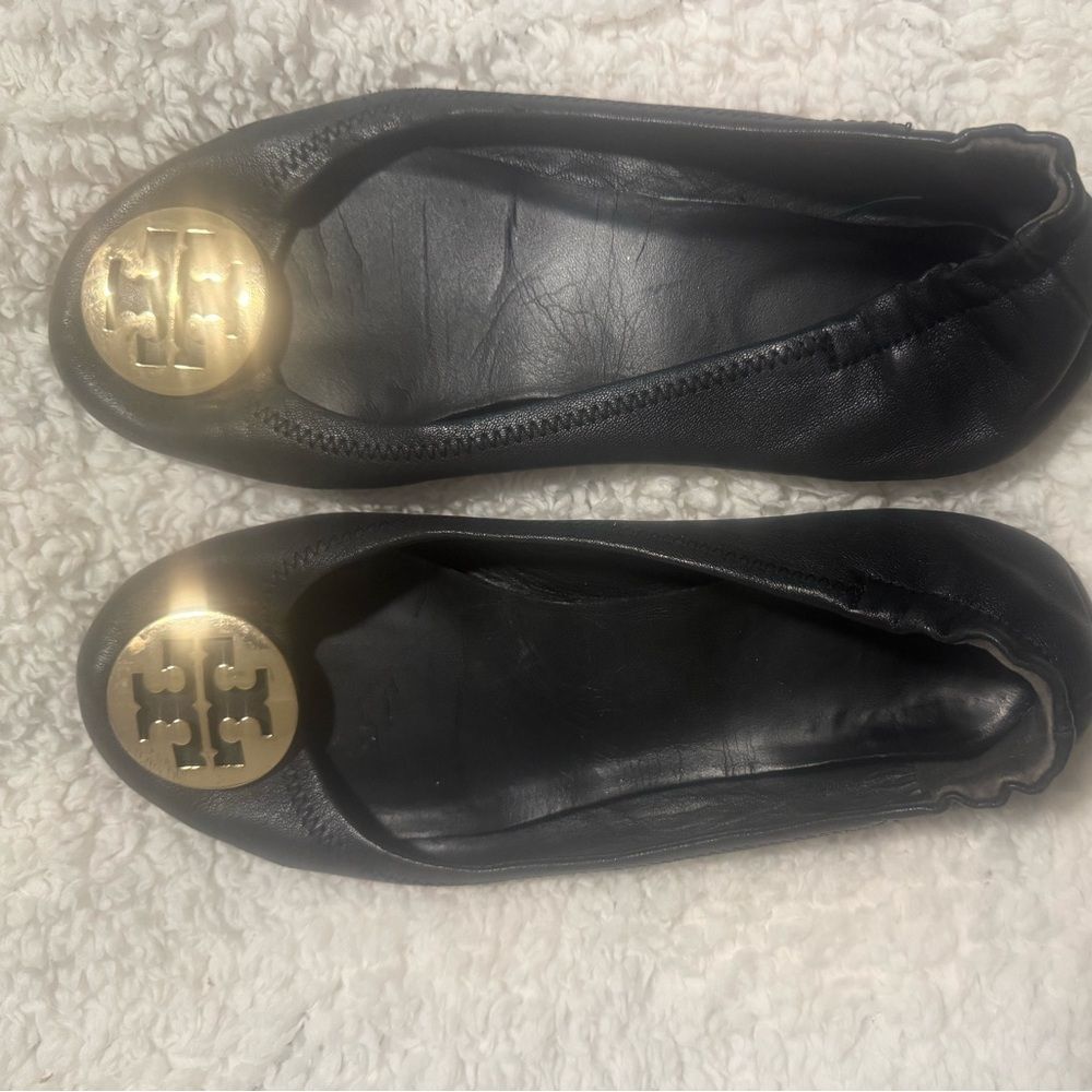 Tory Burch Black Flats with Gold Emblem Sz 9